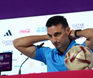 Doha, 12.12.2022 - Službena tiskovna konferencija Argentinske nogometne repezentacije u Qatar National Convention Centru u Dohi pred sutrašnju polufinalnu utakmicu Svjetskog nogometnog prvenstva Katar 2022, Argentina - Hrvatska. Na slici izbornik Lionel Scaloni.
foto HINA/ Damir SENČAR/ ds