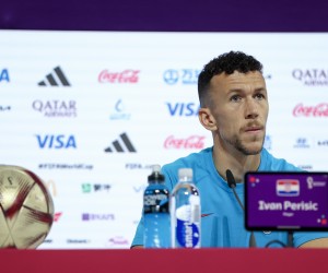 Doha, 12.12.2022 - Službena tiskovna konferencija Hrvatske nogometne repezentacije u Qatar National Convention Centru u Dohi pred sutrašnju polufinalnu utakmicu Svjetskog nogometnog prvenstva Katar 2022, Argentina - Hrvatska. Na slici Ivan Perišić.
foto HINA/ Damir SENČAR/ ds