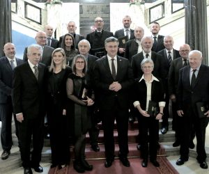 Zagreb, 13.12.2022. - Svečana dodjela Državnih nagrada za sport "Franjo Bučar" za 2022. Na fotografiji svi nagrađeni i premijer Andrej Plenković. foto HINA/ Tomislav PAVLEK/ ml