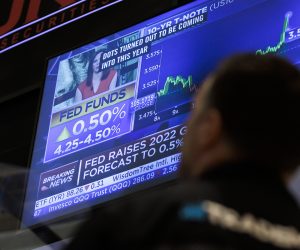 epa10366208 A screen showing news about the Federal Reserve’s decision to raise interest rates on the floor of the New York Stock Exchange in New York, New York, USA, 14 December 2022. The United States’ Federal Reserve Bank announced plans to raise its benchmark interest rate half a percentage point, bringing the rate to highest level in 15 years as policy makers continue to try address inflation.  EPA/JUSTIN LANE