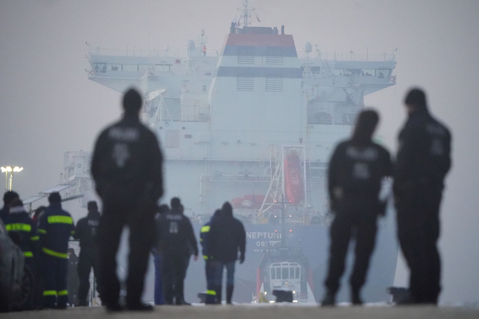 epa10368730 The FSRU Ship ‘Neptune’ arrives at the Industrial port Lubmin in Lubmin, Germany, 16 December 2022. The Floating Storage Regasification Unit (FSRU)  ‘Neptune’ will be part of the only privately financed LNG terminal, developed by Lubmin-based Deutsche ReGas company.  EPA/CLEMENS BILAN