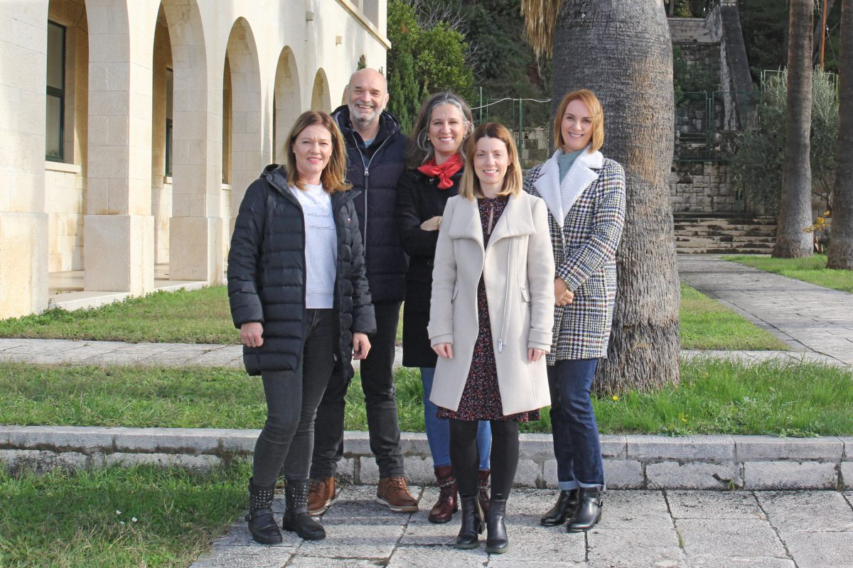 Split, 16.12.2022.- Hrvatski znanstvenici otkrili su istraivanjem kod otoka Prviæa kako su èestice od poara koje dospijevaju u more "vaan izvor hranjivih tvari", izvijestio je u petak Institut za oceanografiju i ribarstvo u Splitu. Na slici znanstvenici Instituta. 
foto HINA/ Institut za oceanografiju i ribarstvo/ ua