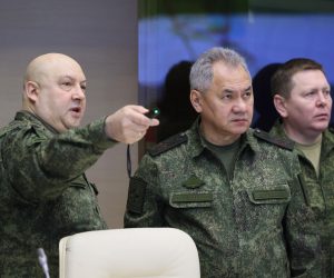 epa10369442 General Sergei Surovikin (L), commander of Russia's military operation in Ukraine, and Russian Defence Minister Sergei Shoigu (C) during a visit by Russian President Putin to the joint headquarters of the military branches of the Russian armed forces involved in the 'special military operation' in Ukraine, at an undisclosed location in Russia, 17 December 2022.  EPA/GAVRIIL GRIGOROV/SPUTNIK/KREMLIN / POOL MANDATORY CREDIT