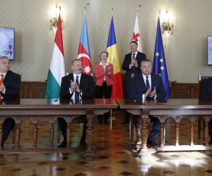 epa10369546 (L-R, front row) Hungarian Prime Minister Viktor Orban, Azerbaijan's Presindent Ilham Aliev, Romania's Prime Minister Nicolae Ciuca and Georgia's Prime Minister Irakli Garibashvili applaud in the presence of European Commission President Ursula von der Leyen (C-L, back) and Romanian President Klaus Iohannis (C-R, back) after the signing ceremony of the Strategic Partnership Agreement for the development and transport of Green Energy between Azerbaijan, Georgia, Hungary and Romania, at Cotroceni Presidential Palace in Bucharest, Romania, 17 December 2022.  EPA/ROBERT GHEMENT