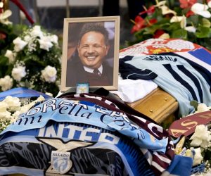 epa10371765 The flag of Serbia is placed on the coffin of  former Serbian soccer player and coach, Sinisa Mihajlovic, at a funeral home at the Capitoline Hill (Campidoglio) in Rome, Italy, 18 December 2022. Sinisa Mihajlovic has died at the age of 53 on 16 December 2022.  EPA/MASSIMO PERCOSSI