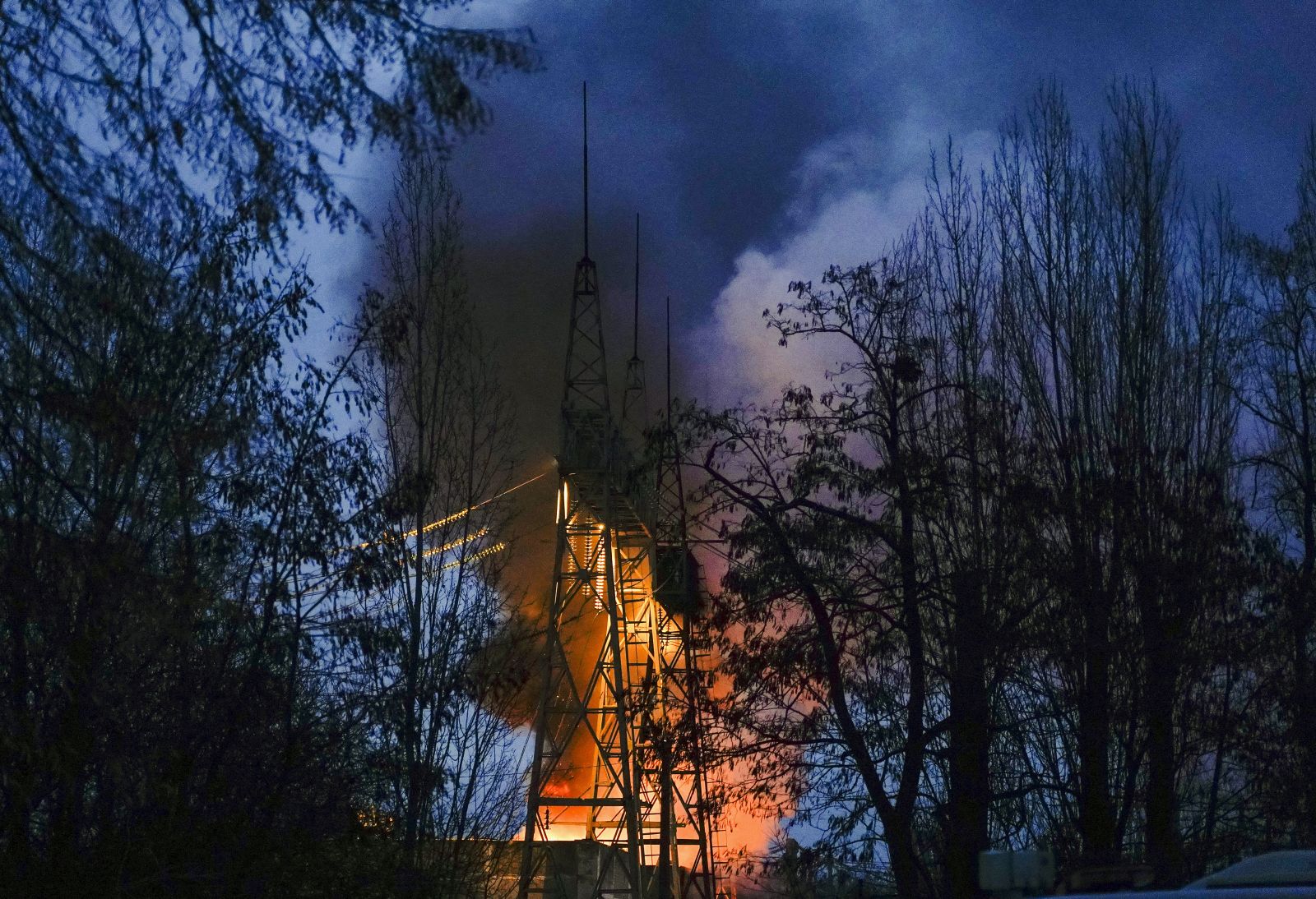 epa10373479 Smoke billows from a fire at an infrastructure object after a drone attack in Kyiv (Kiev), Ukraine, 19 December 2022, amid Russia's invasion. About 20 drone attacks targeted the Ukrainian capital Kyiv in the early morning of 19 December, 15 of which were shot down, according to Serhiy Popko, the head of the Kyiv military administration. Russian troops entered Ukraine on 24 February 2022 starting a conflict that has provoked destruction and a humanitarian crisis.  EPA/STRINGER