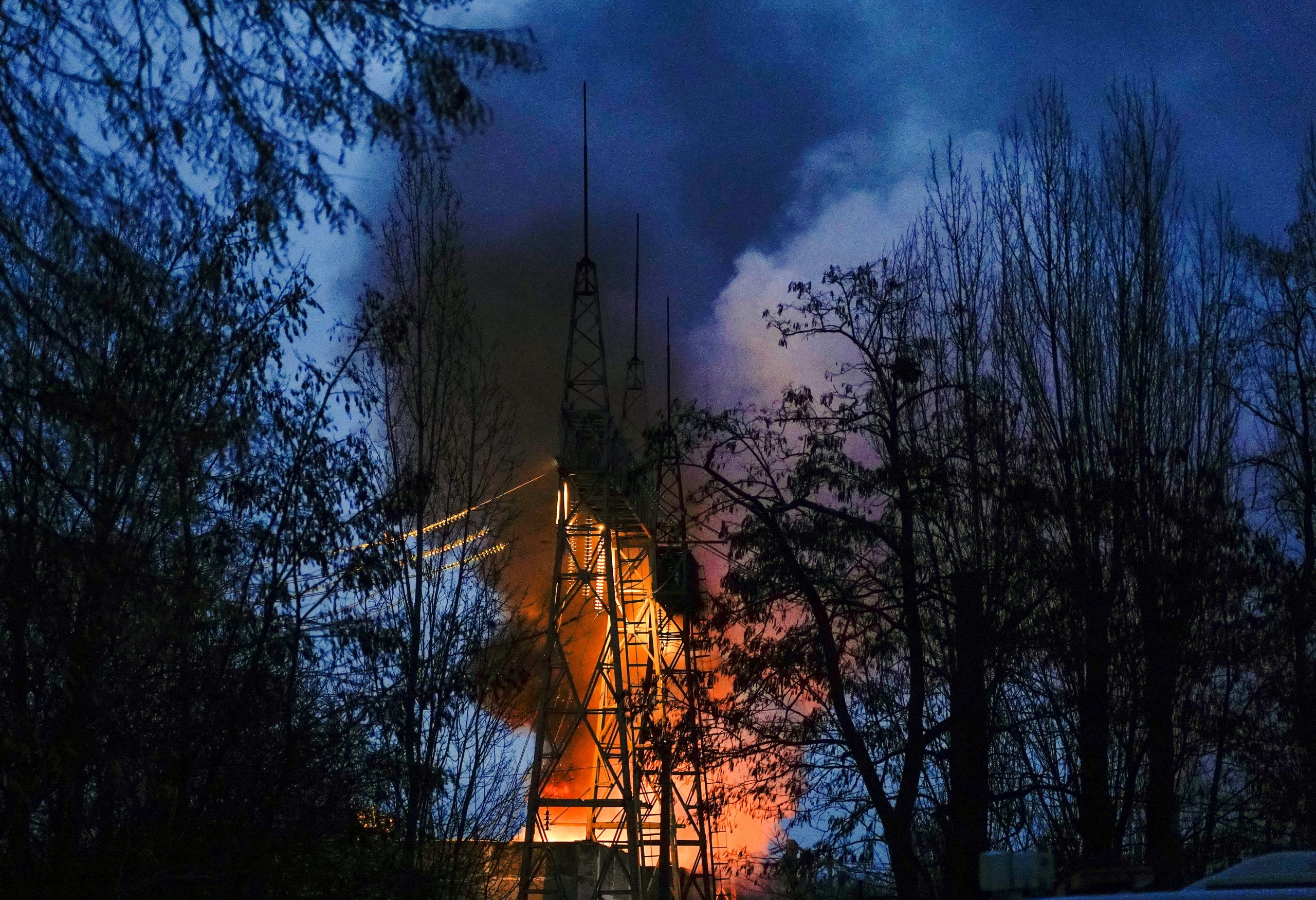 epa10373479 Smoke billows from a fire at an infrastructure object after a drone attack in Kyiv (Kiev), Ukraine, 19 December 2022, amid Russia's invasion. About 20 drone attacks targeted the Ukrainian capital Kyiv in the early morning of 19 December, 15 of which were shot down, according to Serhiy Popko, the head of the Kyiv military administration. Russian troops entered Ukraine on 24 February 2022 starting a conflict that has provoked destruction and a humanitarian crisis.  EPA/STRINGER