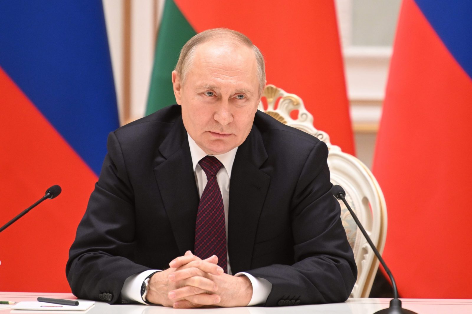 epa10374241 Russian President Vladimir Putin attends a joint news conference with his Belarusian counterpart Alexander Lukashenko following their talks at the Palace of Independence in Minsk, Belarus, 19 December 2022. President of Belarus Alexander Lukashenko thanked the head of the Russian Federation Vladimir Putin for supporting the defense capability of the republic, said that Belarus, with the help of Russia, is preparing crews to fly aircraft capable of carrying 'special ammunition'.  EPA/PAVEL BEDNYAKOV/SPUTNIK/KREMLIN POOL / POOL MANDATORY CREDIT