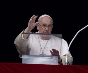 epa10378572 A handout picture provided by the Vatican Media shows Pope Francis waving as he leads the Angelus prayer from the window of his office overlooking Saint Peter's Square at the Vatican, 26 December 2022.  EPA/VATICAN MEDIA HANDOUT PHOTO TO BE USED SOLELY TO ILLUSTRATE NEWS REPORTING OR COMMENTARY ON THE FACTS OR EVENTS DEPICTED IN THIS IMAGE HANDOUT EDITORIAL USE ONLY/NO SALES