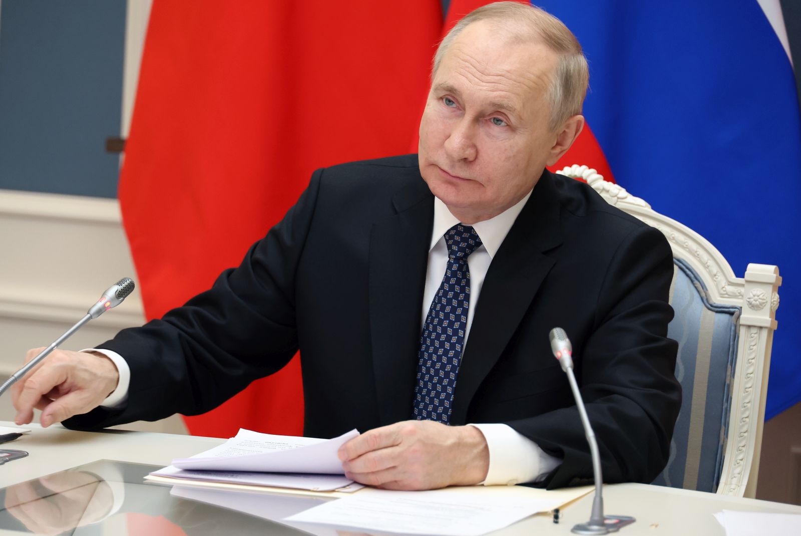 epa10382494 Russian President Vladimir Putin holds a meeting with Chinese President Xi Jinping via video conference at the Kremlin in Moscow, Russia, 30 December 2022.  EPA/MIKHAEL KLIMENTYEV/SPUTNIK/KREMLIN POOL MANDATORY CREDIT