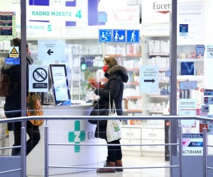 01.02.2022., Zagreb - U petom valu koronavirusa izazvanog omikron varijantom zbog blazih simptoma najveci teret podnose ljekarne. Uz sve ostalo dnevno se kupuju velike kolicine kucnih antigenskih testova pa povremeno dolazi do nestasice. Photo: Patrik Macek/PIXSELL
