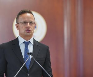 01.07.2022., Banja Luka, Bosna i Hercegovina - Madjarski ministar vanjskih poslova i trgovine Peter Szijjarto na konferenciji za medije nakon sastanka sa srpskim clanom Predsjednistva BiH Miloradom Dodikom u Administrativnom centru Vlade RS.   Photo: Dejan Rakita/PIXSELL