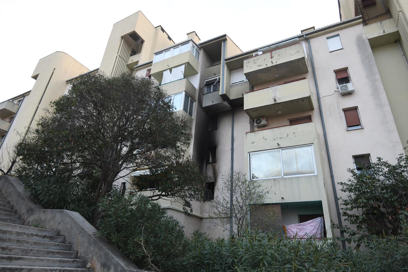 01.12.2022., Sibenik - Tijekom novi u cetvrti Meterize u Sibeniku izbio pozar u stanu stambene zgrade. Tri osobe su lakse ozlijedjene. Photo: Hrvoje Jelavic/PIXSELL