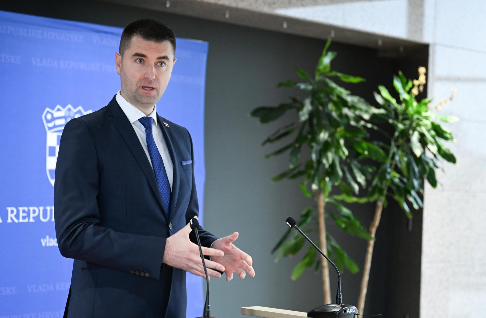 01.12.2022., Zagreb - Ministar gospodarstva i odrzivog razvoja Davor Filipovic dao je izjavu medijima u Nacionalnoj i sveucilisnoj knjiznici nakon sjednice Vlade RH. Photo: Davorin Visnjic/PIXSELL