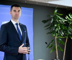01.12.2022., Zagreb - Ministar gospodarstva i odrzivog razvoja Davor Filipovic dao je izjavu medijima u Nacionalnoj i sveucilisnoj knjiznici nakon sjednice Vlade RH. Photo: Davorin Visnjic/PIXSELL