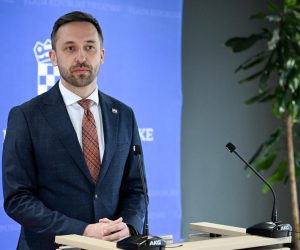 01.12.2022., Zagreb - Ministar rada, mirovinskoga sustava, obitelji i socijalne politike Marin Piletic dao je izjavu medijima u Nacionalnoj i sveucilisnoj knjiznici nakon sjednice Vlade RH. Photo: Davorin Visnjic/PIXSELL