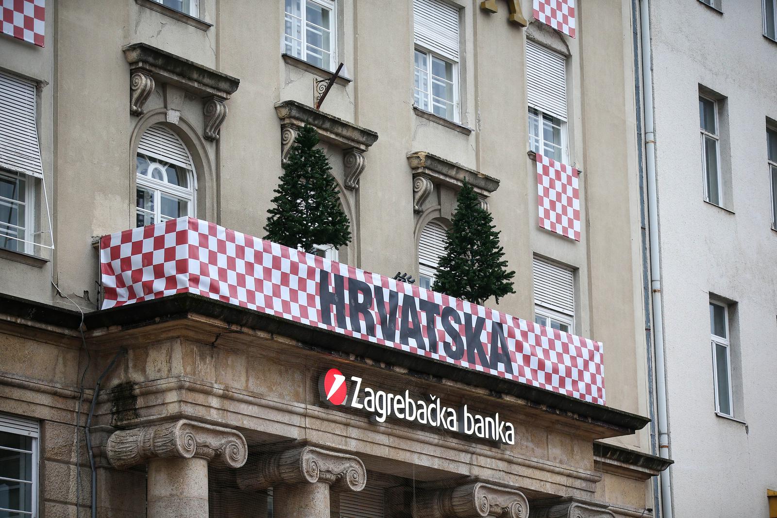 01.12.2022., Zagreb -  Procelje zgrade Zagrebacke banke na Trgu bana Josipa Jelalcica ukraseno crveno-bijelim kvadraticima s natpisom Idemo Hrvatska. Photo: Matija Habljak/PIXSELL
