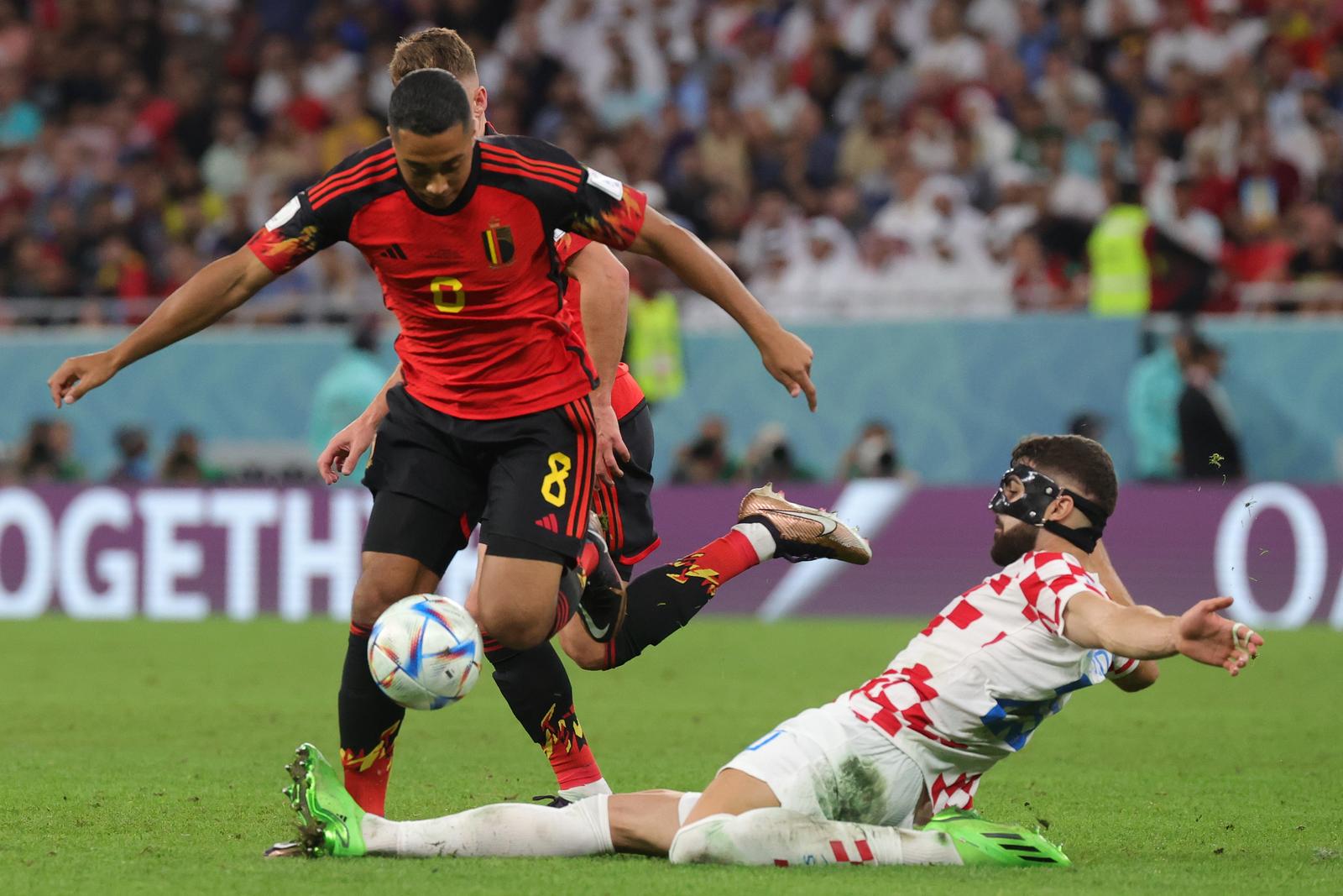 Belgium's Youri Tielemans and Croatian Josko Gvardiol pictured in action during a soccer game between Belgium's national team the Red Devils and Croatia, the third and last game in Group F of the FIFA 2022 World Cup in Al Rayyan, State of Qatar on Thursday 01 December 2022.
 BELGA PHOTO VIRGINIE LEFOUR Photo: VIRGINIE LEFOUR/PIXSELL