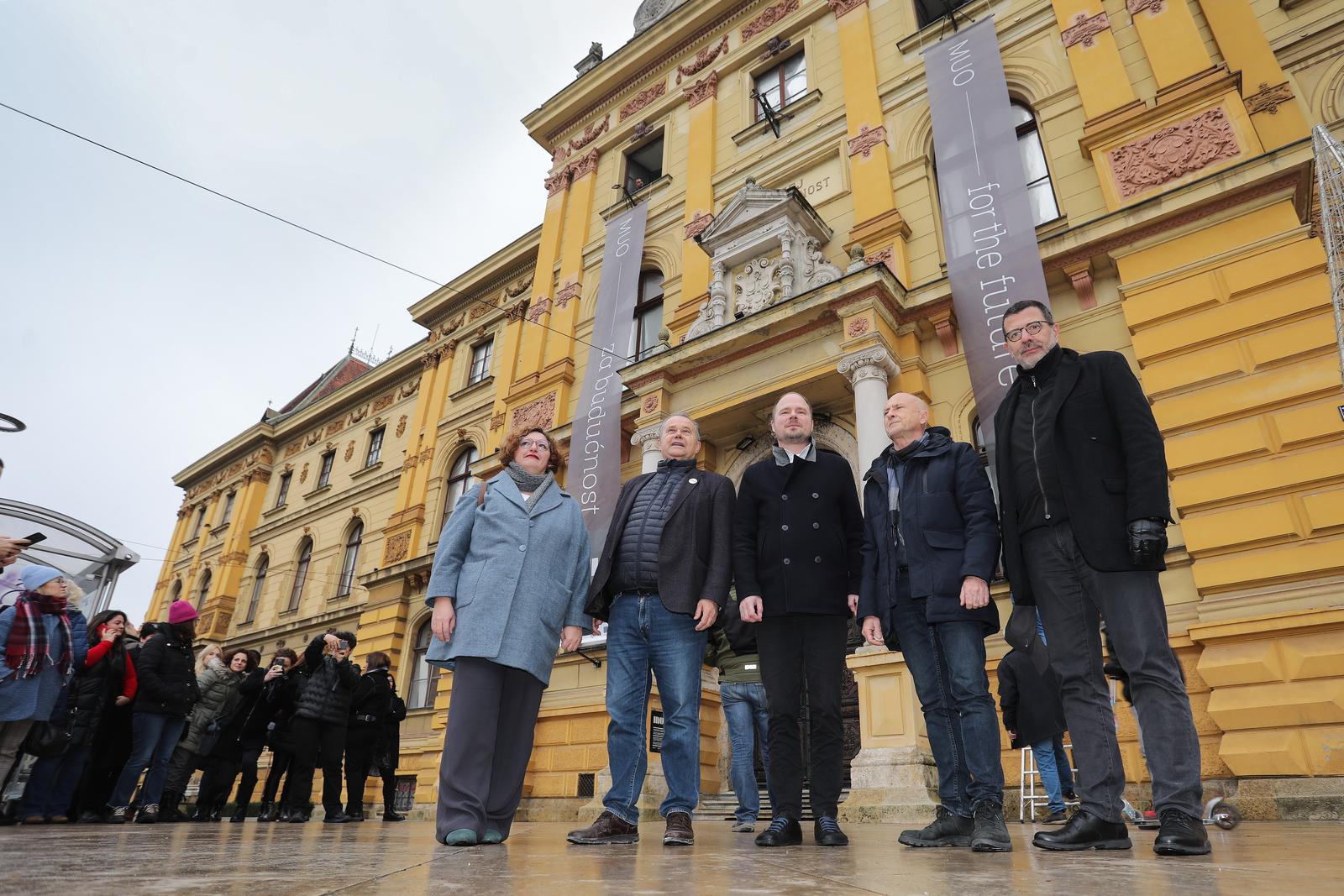 02.12.2022., Zagreb - Predaja kljuceva zgrade Muzeja za umjetnost i obrt izvodjacima radova i otvaranje gradilista Muzeja za umjetnost i obrt. Dogadjanje je zappocelo spustanjem bannera o obnovi na procelje zgrade Muzeja. Zamjenik gradonacelnika Zagreba Luka Korlaet Photo: Tomislav Miletic/PIXSELL