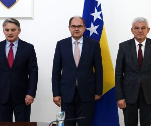 03.08.2021., Sarajevo, Bosna i Hercegovina - Predsjedavajuci Predsjednistva BiH Zeljko Komsic i clan Predsjedništva BiH Sefik Dzaferovic primili su novog visokog predstavnika za Bosnu i Hercegovinu Christiana Schmidta.rPhoto: Armin Durgut/PIXSELL