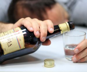 04.07.2018., Zagreb - Pijenje alkoholnog pica."nPhoto: Slavko Midzor/PIXSELL