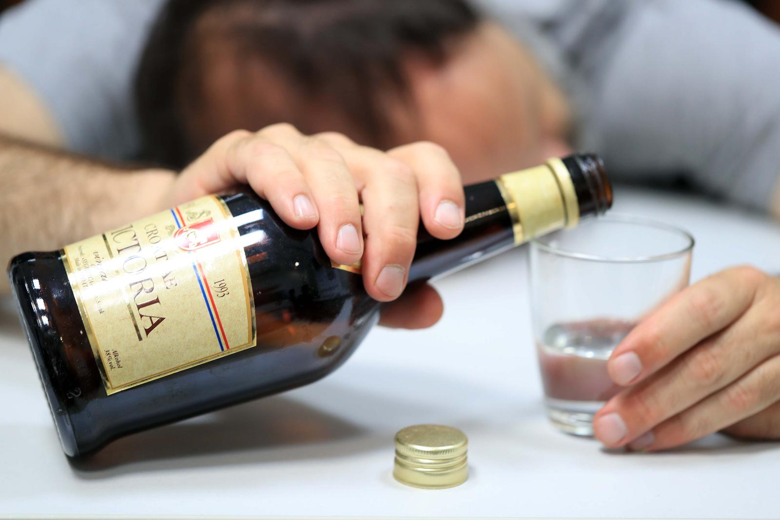 04.07.2018., Zagreb - Pijenje alkoholnog pica."nPhoto: Slavko Midzor/PIXSELL