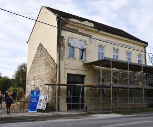 04.10.2022., Petrinja - Obilazak radova na cjelovitoj obnovi zgrade Interpretacijskog centra bastine Banovine. Ukupna vrijednost radova je 7.408.326,59 kn. Operaciju je financirala Europska unija iz Fonda solidarnosti Europske unije. Photo: Nikola Cutuk/PIXSELL