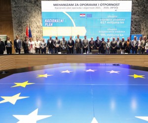 04.11.2022., Zagreb - U Nacionalnoj i sveucilisnoj knjiznici dodijeljeni su ugovori za financiranje provedbe investicijskih projekata sustava javne vodoopskrbe i javne odvodnje, u okviru Nacionalnog plana oporavka i otpornosti.  Photo: Jurica Galoic/PIXSELL