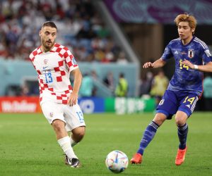 05.12.2022., Al Janoub stadion, Katar - FIFA osmina finala Hrvatska - Japan. Nikola Vlasic, Junya Ito Photo: Goran Stanzl/PIXSELL