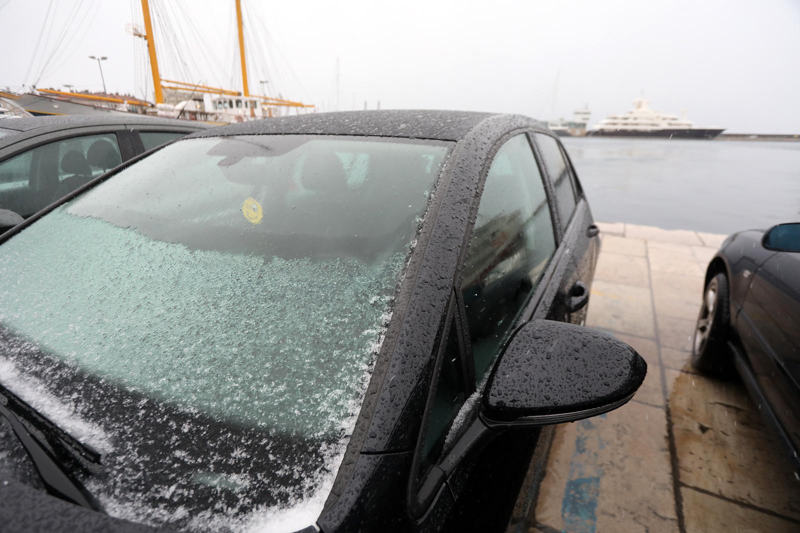 06.04.2021., Rijeka - Kisno i vjetrovito jutro u gradur Photo: Goran Kovacic/PIXSELL
