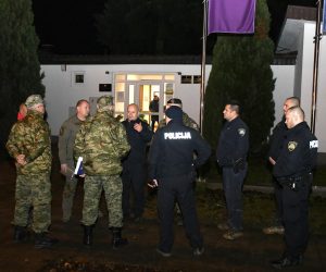 06.12.2022., Vocin - Avion Hrvatskog ratnog zrakoplovstva MIG-21 tijekom planske obucne aktivnosti srusio se na nenaseljenom sumovitom podrucju u Viroviticko-podravskoj zupaniji. Piloti su se katapultirali iz avion te su nakon potrage pronadjeni. Oba pilota su u stabilnom stanju, izvan zivotne opasnosti te su prevezeni u bolnicu na lijecnicki pregled. Photo: Damir Spehar/PIXSELL