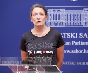 07.10.2022., Zagreb - Na konferenciji za medije Kluba zastupnika lijevo zelenog bloka odrzanoj u Saboru o temi: "Pulski Lungomare  Imaju li gradjani pravo odlucivati o svojem gradu?" govorile su zastupnice Sandra Bencic, Ursa Raukar i Ivana Kekin.
.
 Photo: Patrik Macek/PIXSELL