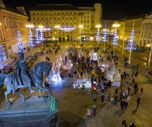 27.11.2022., Zagreb - Zracna fotografija sredista grada i lokacija na kojima se odrzava ovogodisnji advent u Zagrebu. Photo: Slaven Branislav Babic/PIXSELL