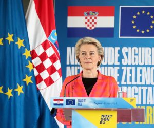 8.7.2021., Zagreb - Predsjednica Europske komisije Ursula von der Leyen u posjetu Hrvatskoj. Izjave za medije predsjednika Vlade Andreja Plenkovica i predsjednice Europske komisije Ursule von der Leyen. Predsjednica Europske komisije urucila je predsjedniku Vlade Andreju Plenkovicu pozitivnu ocjenu o Nacionalnom planu oporavka i otpornosti za Republiku Hrvatsku. rPhoto: Goran Stanzl/PIXSELL