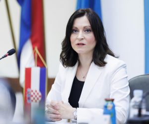 09.06.2022., Split - Svecano su uruceni ugovori iz Programa razvoja otoka. Ugovore je urucila ministrica regionalnog razvoja i fondova Europske unije Natasa Tramisak.
Natasa Tramisak
Photo: Miroslav Lelas/PIXSELL Photo: Miroslav Lelas/PIXSELL