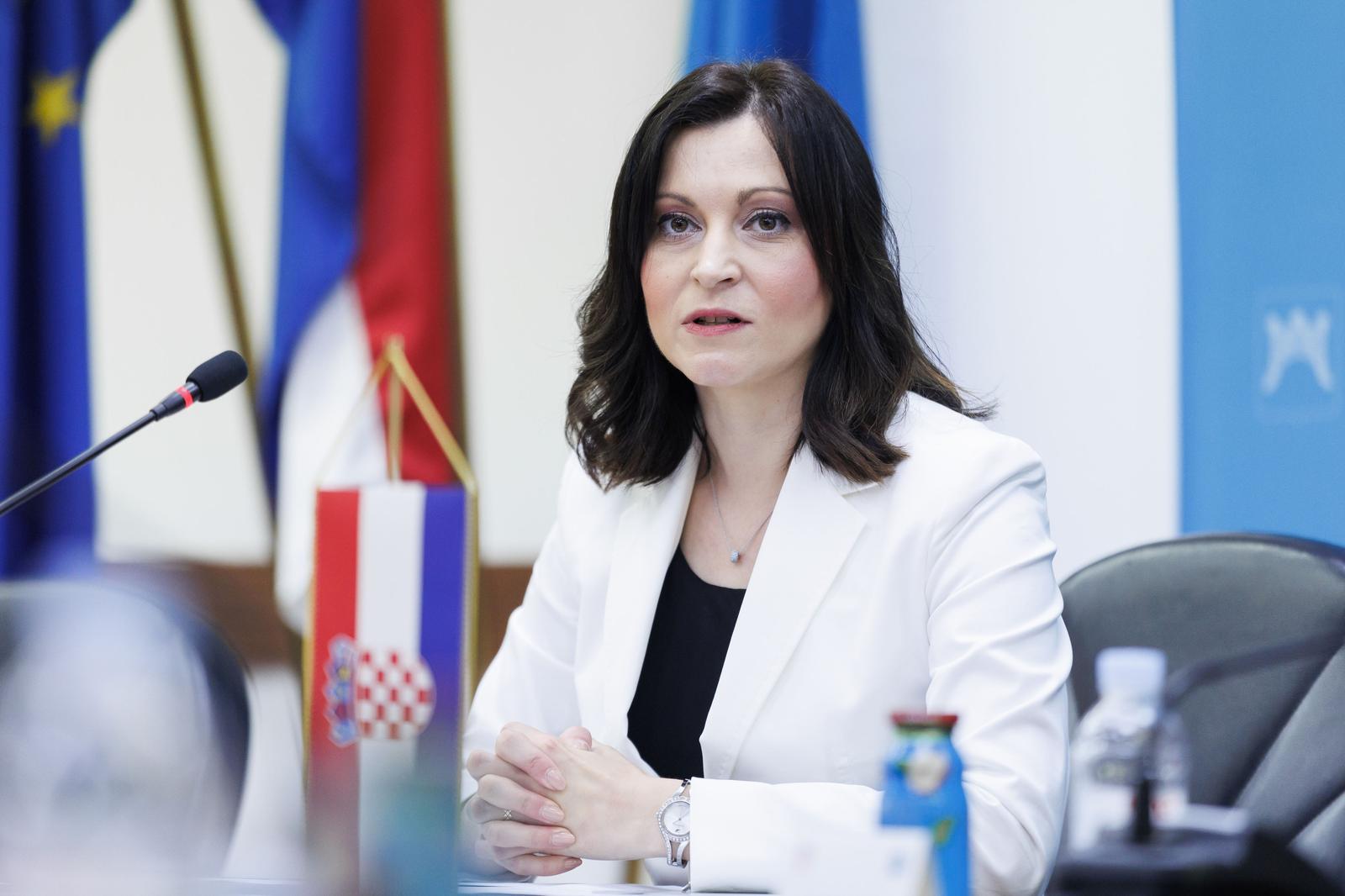 09.06.2022., Split - Svecano su uruceni ugovori iz Programa razvoja otoka. Ugovore je urucila ministrica regionalnog razvoja i fondova Europske unije Natasa Tramisak.
Natasa Tramisak
Photo: Miroslav Lelas/PIXSELL Photo: Miroslav Lelas/PIXSELL