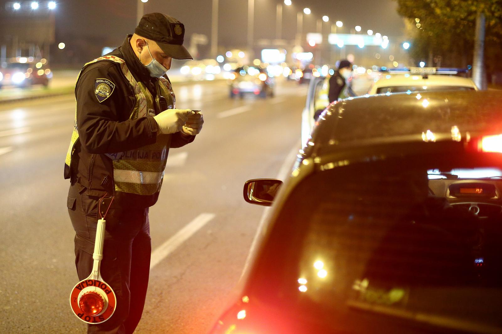 11.11.2020., Zagreb -  Policija zaustavlja i provjerava vozace povodom Martinja.rPhoto: Matija Habljak/PIXSELL