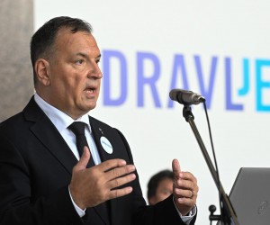 11.11.2022., Zagreb - U NSK je ministar Vili Beros sa svojim suradnicima predstavio odaziv i kljucne prijedloge s javnog savjetovanja kao i sljedece korake u kontekstu zdravstvene reforme.  Photo: Davorin Visnjic/PIXSELL