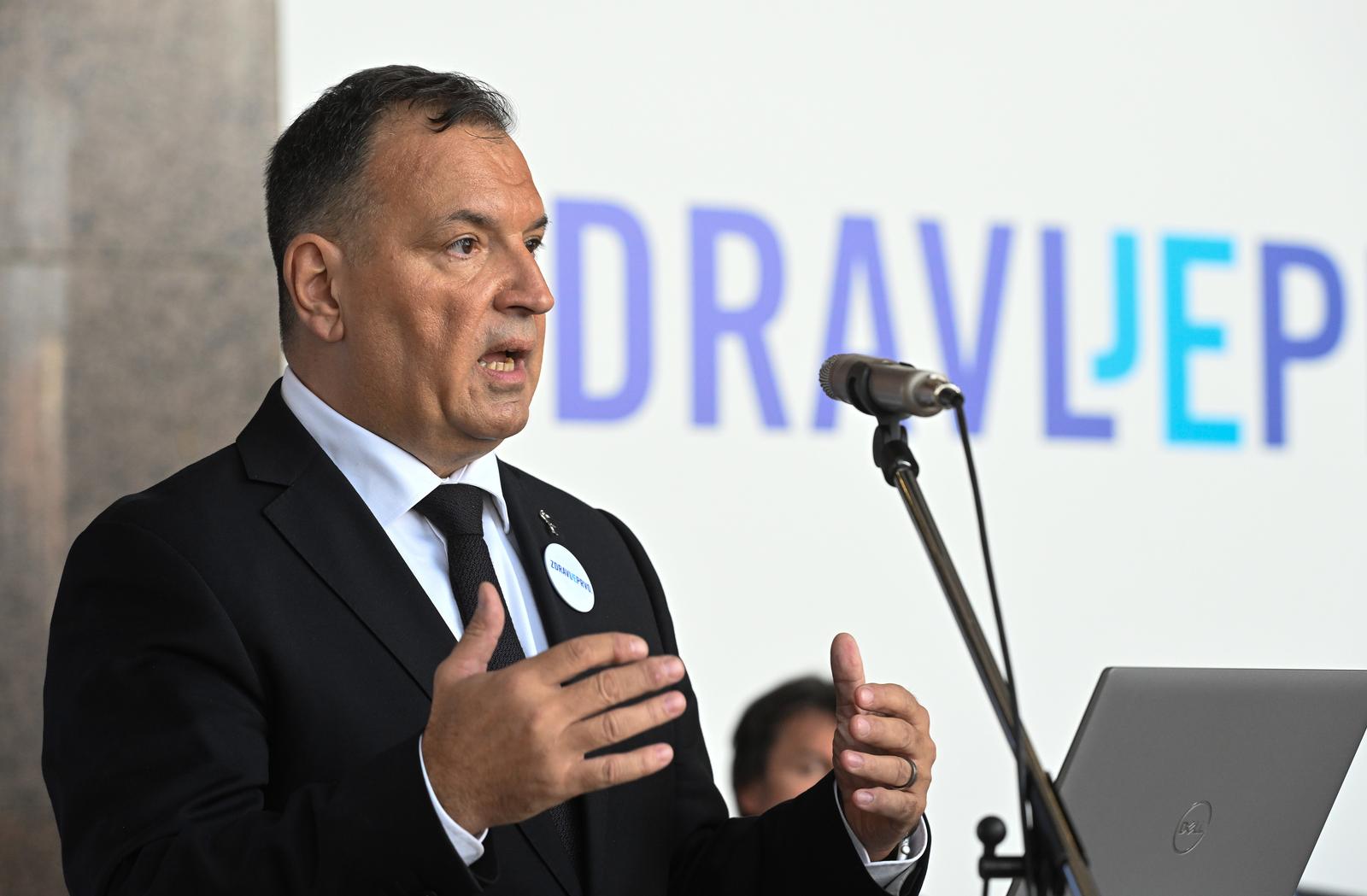 11.11.2022., Zagreb - U NSK je ministar Vili Beros sa svojim suradnicima predstavio odaziv i kljucne prijedloge s javnog savjetovanja kao i sljedece korake u kontekstu zdravstvene reforme.  Photo: Davorin Visnjic/PIXSELL