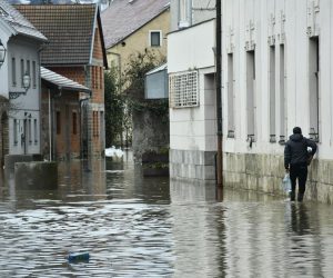 11.12.2022.,Hrvatska Kostajnica - U Hrvatskoj Kostajnici izlila se rijeka Una i poplavila dio grada  Photo: Nikola Cutuk/PIXSELL