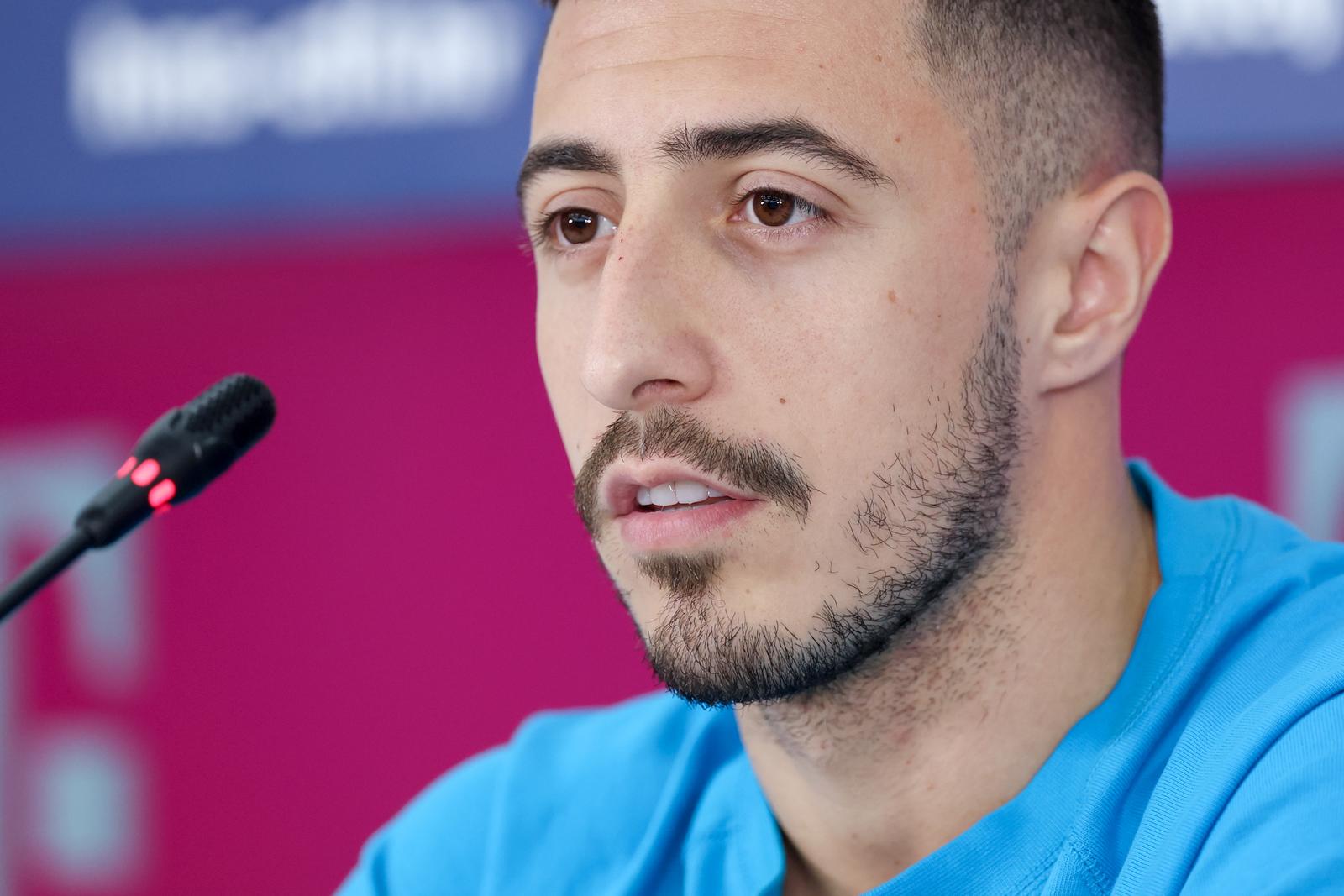11.12..2022., Doha, Katar - Konferencija za medije hrvatske nogometne reprezentacije u trening kampu Al Ersal 3 u Dohi na Svjetskom prvenstvu u Kataru. Josip Juranovic i Bruno Petkovic. Photo: Igor Kralj/PIXSELL