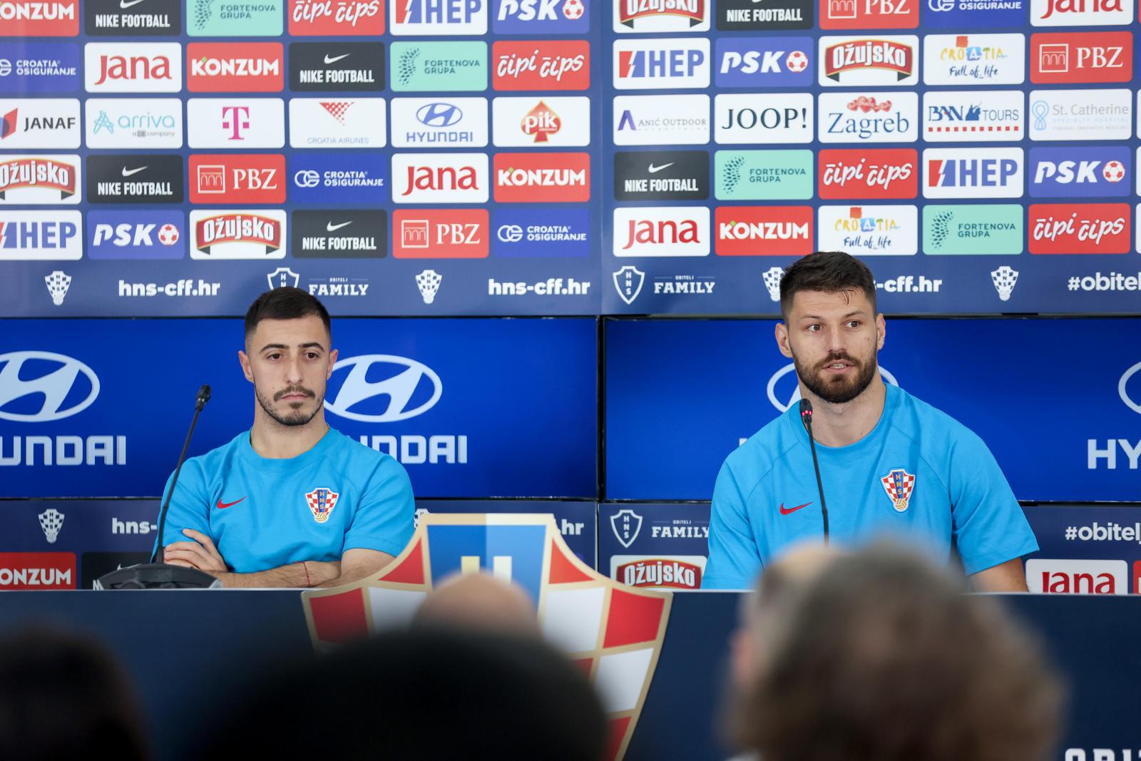 11.12..2022., Doha, Katar - Konferencija za medije hrvatske nogometne reprezentacije u trening kampu Al Ersal 3 u Dohi na Svjetskom prvenstvu u Kataru. Josip Juranovic i Bruno Petkovic. Photo: Igor Kralj/PIXSELL