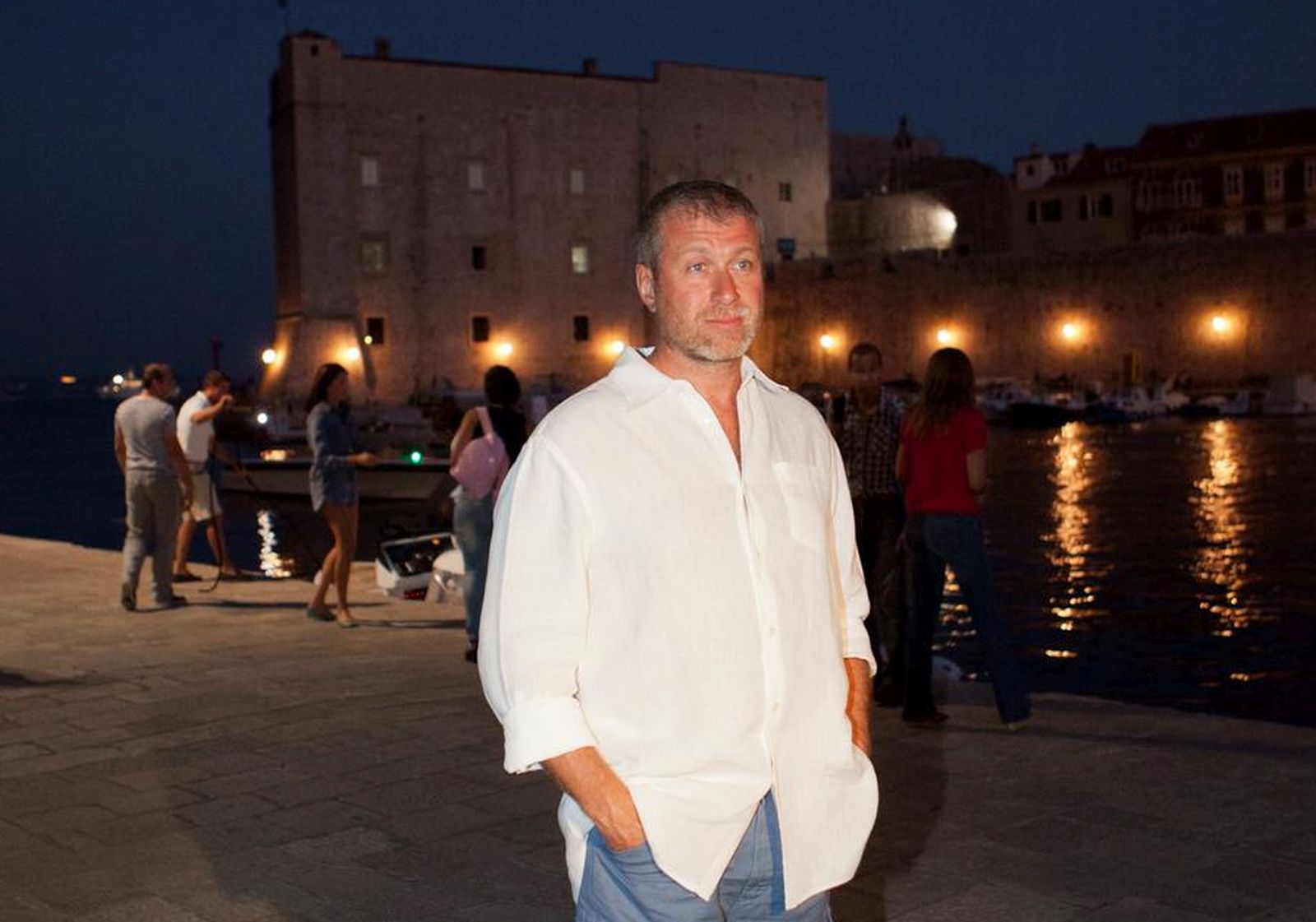 07.09.2012., Dubrovnik - Ruski oligarh i predsjednik engleskog nogometnog kluba Chelsea Roman Abramovic s djevojkom Dashom Zhukovom prosetao je Stradunom. U poslijepodnevnim satima stigli su jahtom dugom 130 metara. rPhoto: Grgo Jelavic/PIXSELL