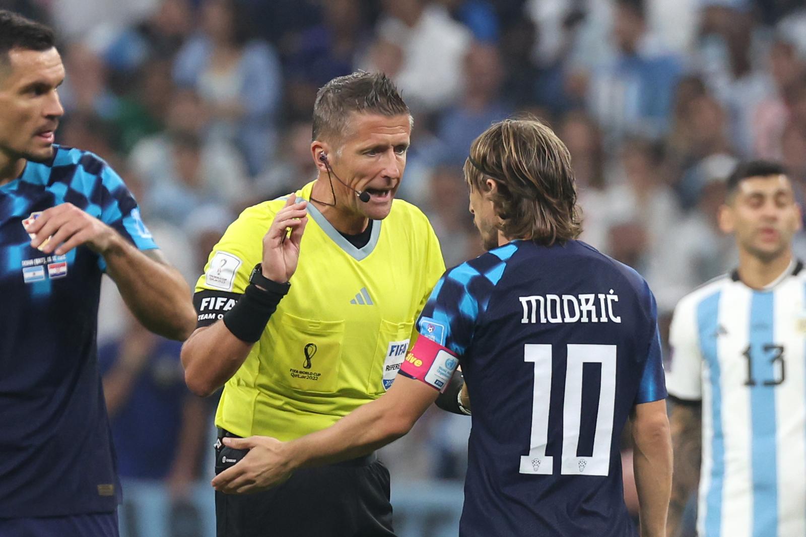 13.12.2022., stadion Lusail, Katar - FIFA Svjetsko prvenstvo, polufinale, Hrvatska - Argentina. Luka Modric, Daniele Orsato Photo: Goran Stanzl/PIXSELL