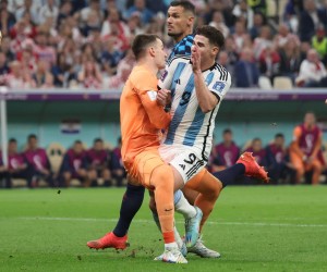 13.12.2022., stadion Lusail, Katar - FIFA Svjetsko prvenstvo, polufinale, Hrvatska - Argentina. Dominik Livakovic, Julian Alvarez Photo: Goran Stanzl/PIXSELL