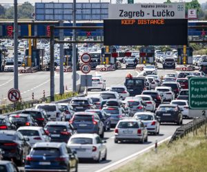 14.08.2022., Zagreb - Prometne guzve na naplatnim kucicama Lucko u oba smjera.

 Photo: Slavko Midzor/PIXSELL