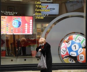 15.12.2020., Zagreb - Iako je stozer zabranio rad kladionica i casina Hrvatska lutrija radi i ljudi mogu igrat loto i igre na srecu a lutrija ujedino ima i kladionicu u poslovnicama koja vjerojatno ne radi. rPhoto: Marko Lukunic/PIXSELL