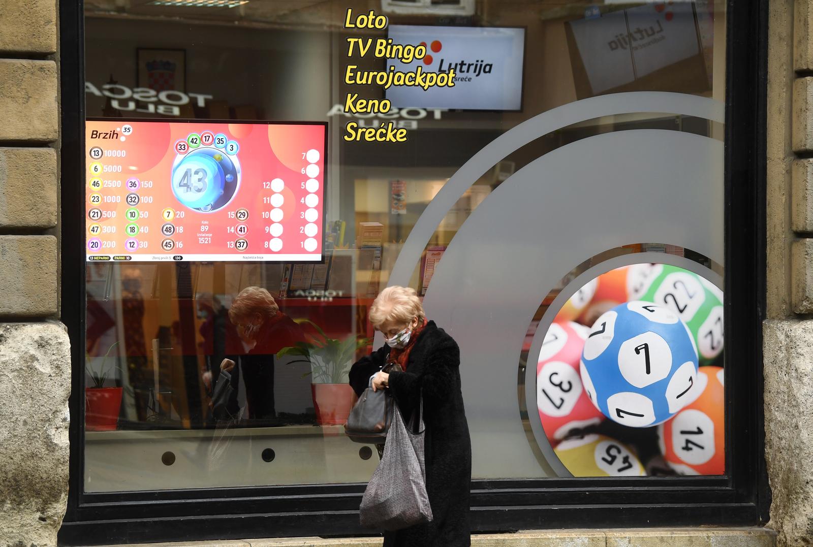 15.12.2020., Zagreb - Iako je stozer zabranio rad kladionica i casina Hrvatska lutrija radi i ljudi mogu igrat loto i igre na srecu a lutrija ujedino ima i kladionicu u poslovnicama koja vjerojatno ne radi. rPhoto: Marko Lukunic/PIXSELL