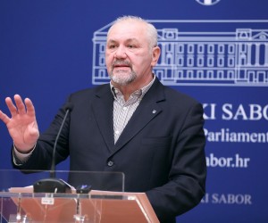 15.12.2022., Zagreb - Na konferenciji za medije odrzanoj u Saboru o temi „Prijedlog zakona o izmjeni Zakona o dobrovoljnom zdravstvenom osiguranju" govorio je zastupnik Silvano Hrelja. Photo: Patrik Macek/PIXSELL