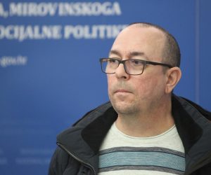 16.03.2022., Zagreb - Ministarstvo rada, mirovinskog sustava, obitelji i socijalne politike. Izjava za medije po zavrsetku sastanka pregovarackih odbora Vlade i predstavnika sindikata o sklapanju temeljnog kolektivnog ugovora za sluzbenike i namjestenike u drzavnim sluzbama odrzanih u Ministarstvu rada. Izjave su dali Dubravko Jagic, predsjednik Sindikata policije Hrvatske i Zdravko Loncar, Nezavisni sindikata MUP-a i ministar Zdravko Maric. Photo: Sanjin Strukic/PIXSELL